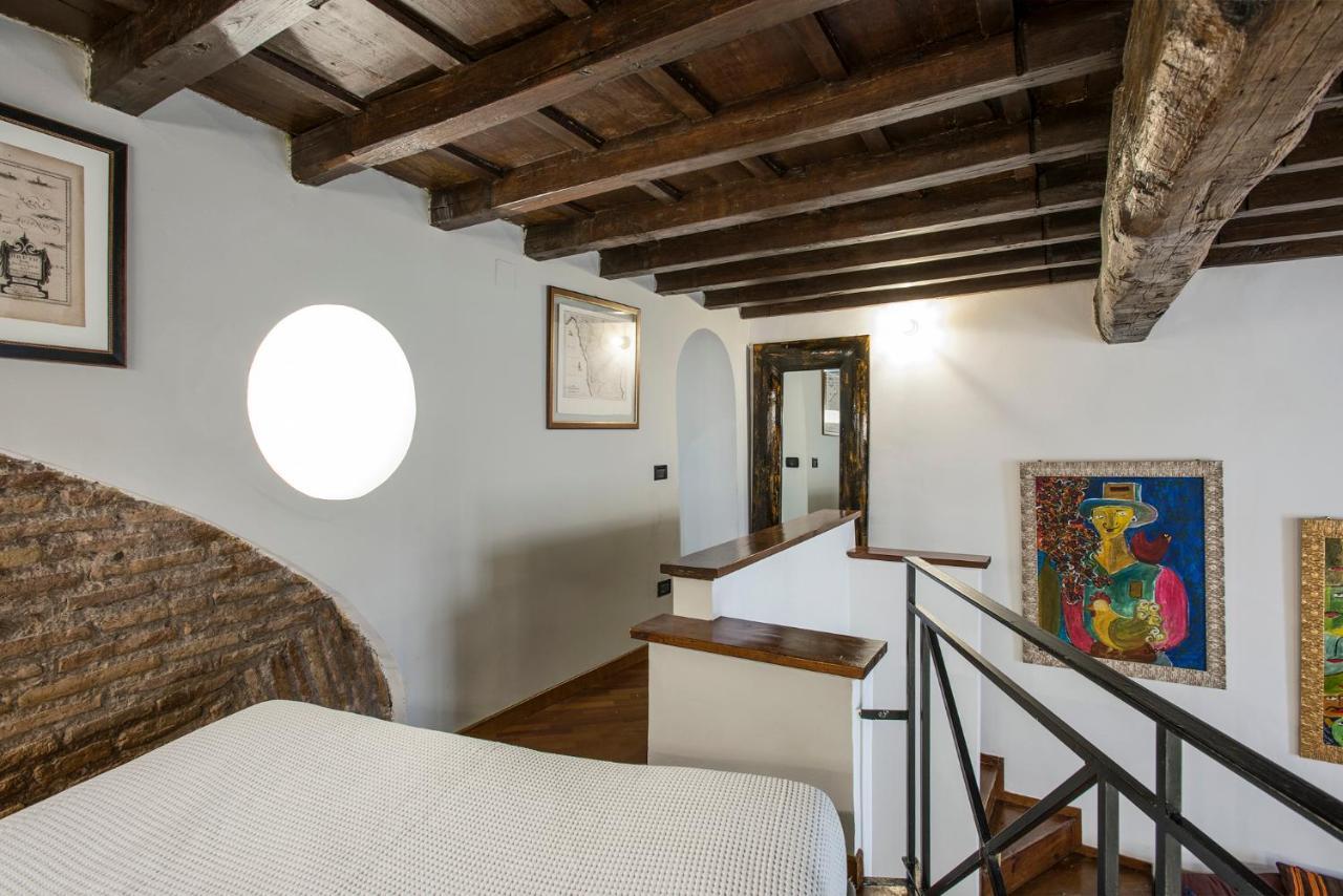 Charming Pantheon Apt In The Heart Of Rome Rome