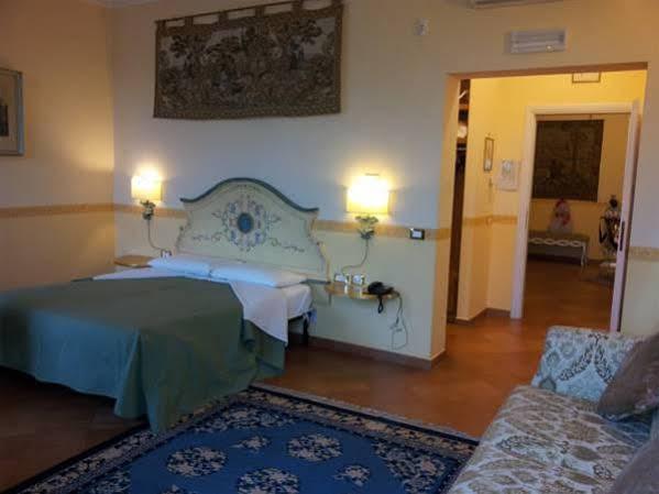 Residenza Gens Julia Bed & Breakfast Rome