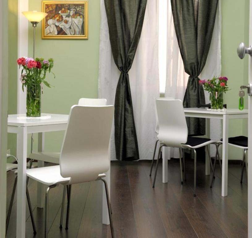 Alexander Bed & Breakfast 2*
