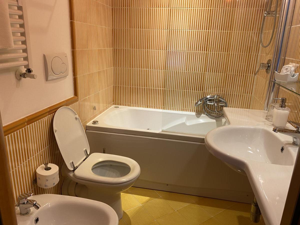 Luna Rossa Bed & Breakfast Rome