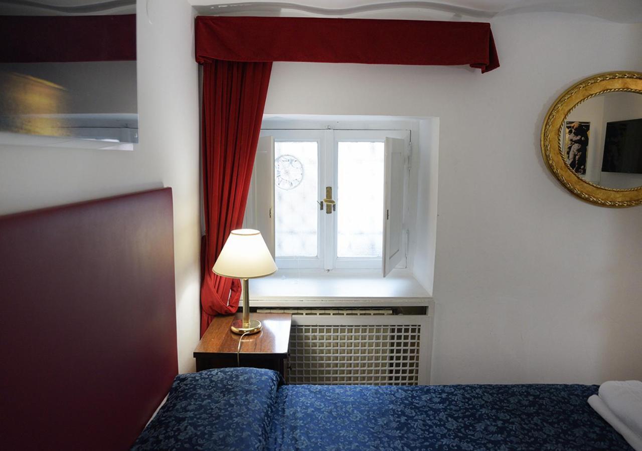 Farnese 48 Roma