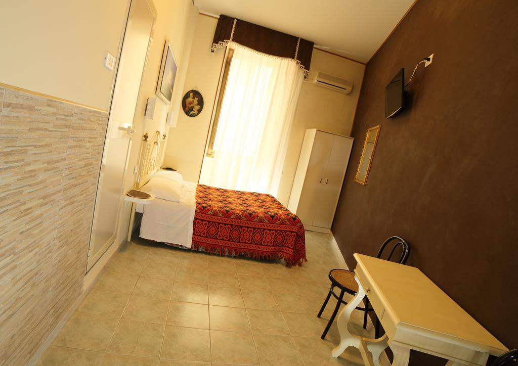 Giugiu Hotel *