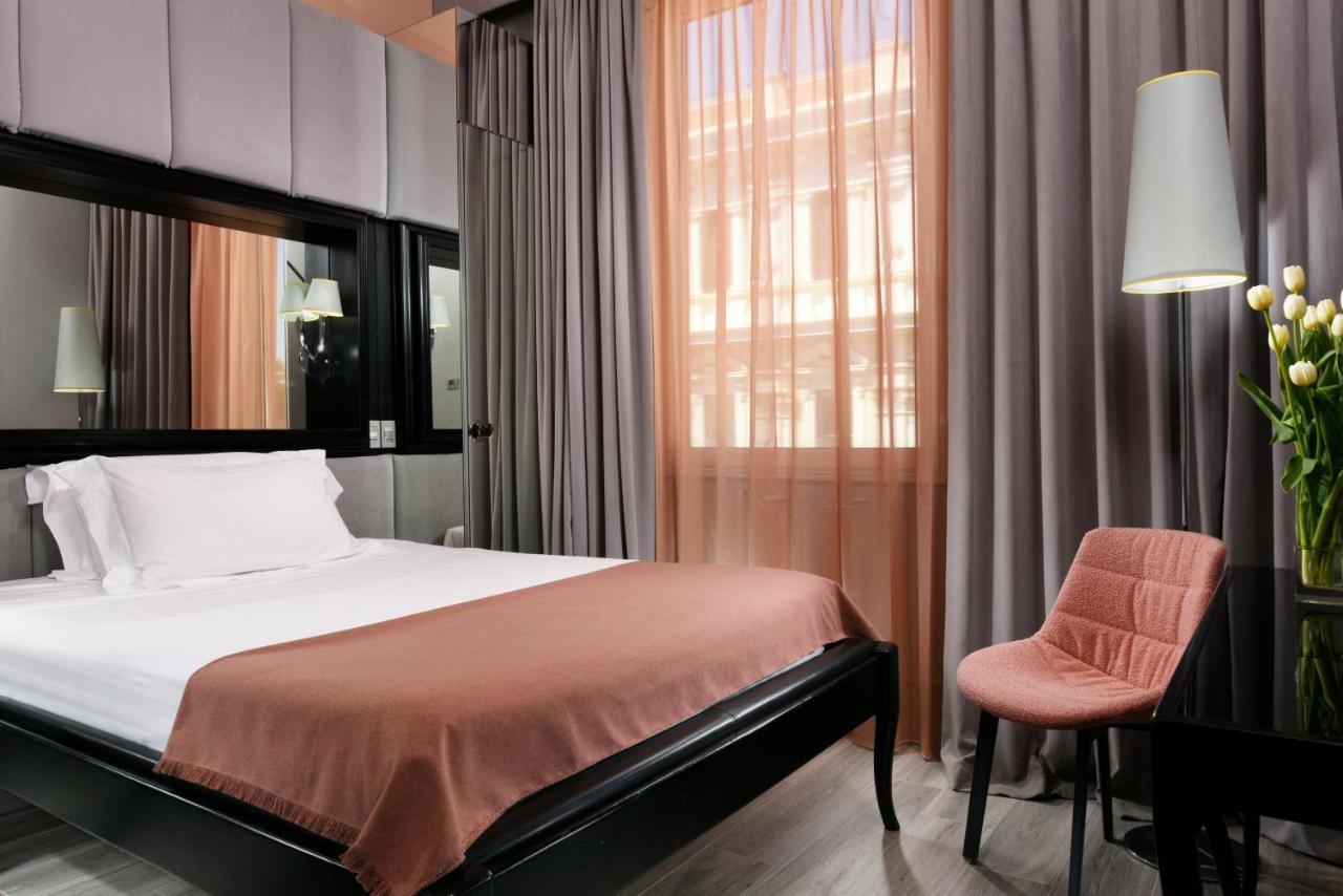 Leon's Place In Hotel