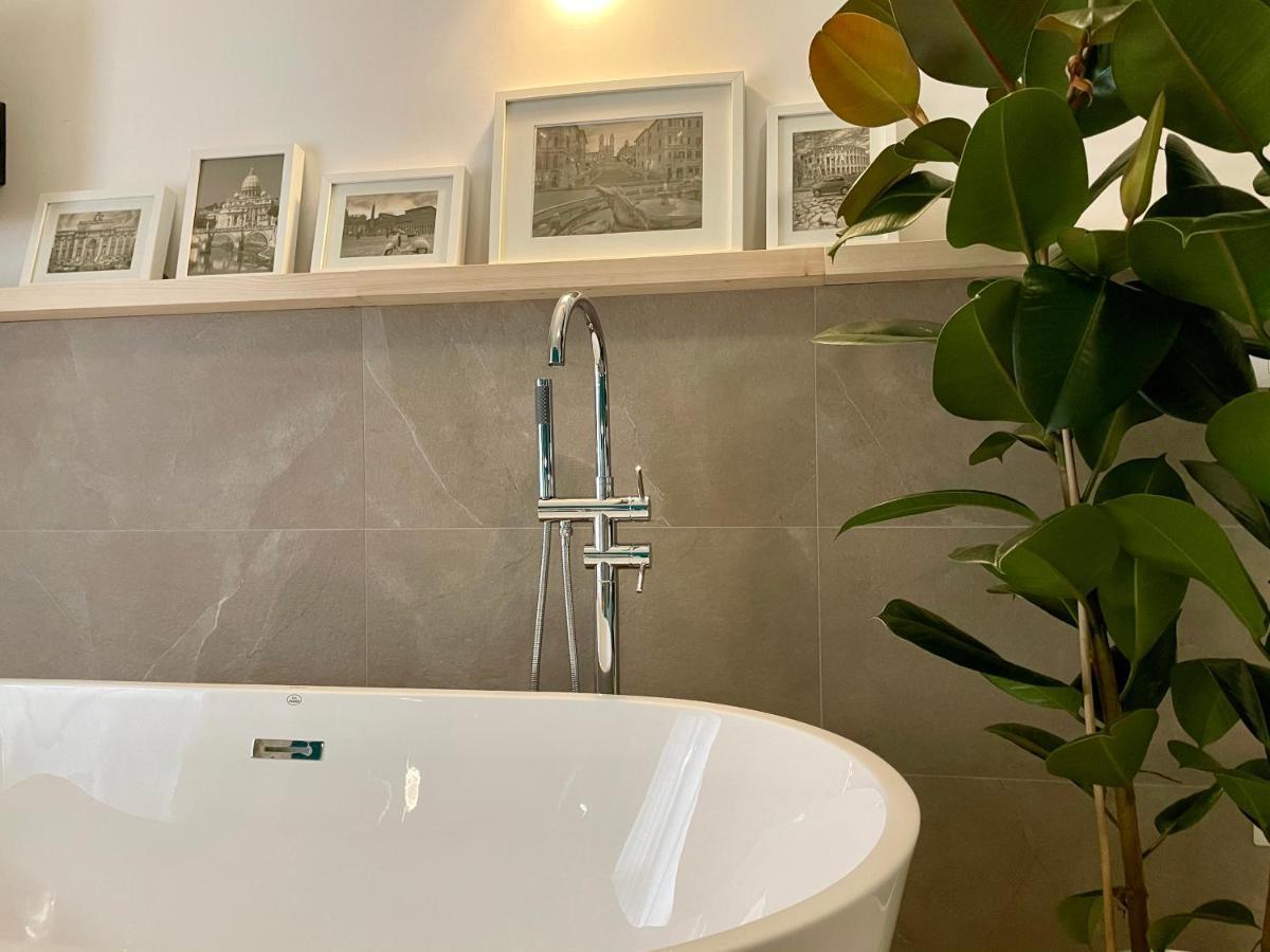 Le Coq Suites Bed & Breakfast