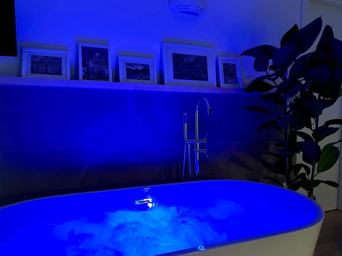 Le Coq Suites Bed & Breakfast 3*