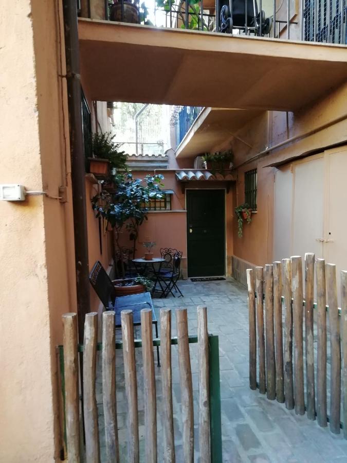Lovely With Garden In Vatican Museums Trastevere Apartment Rome