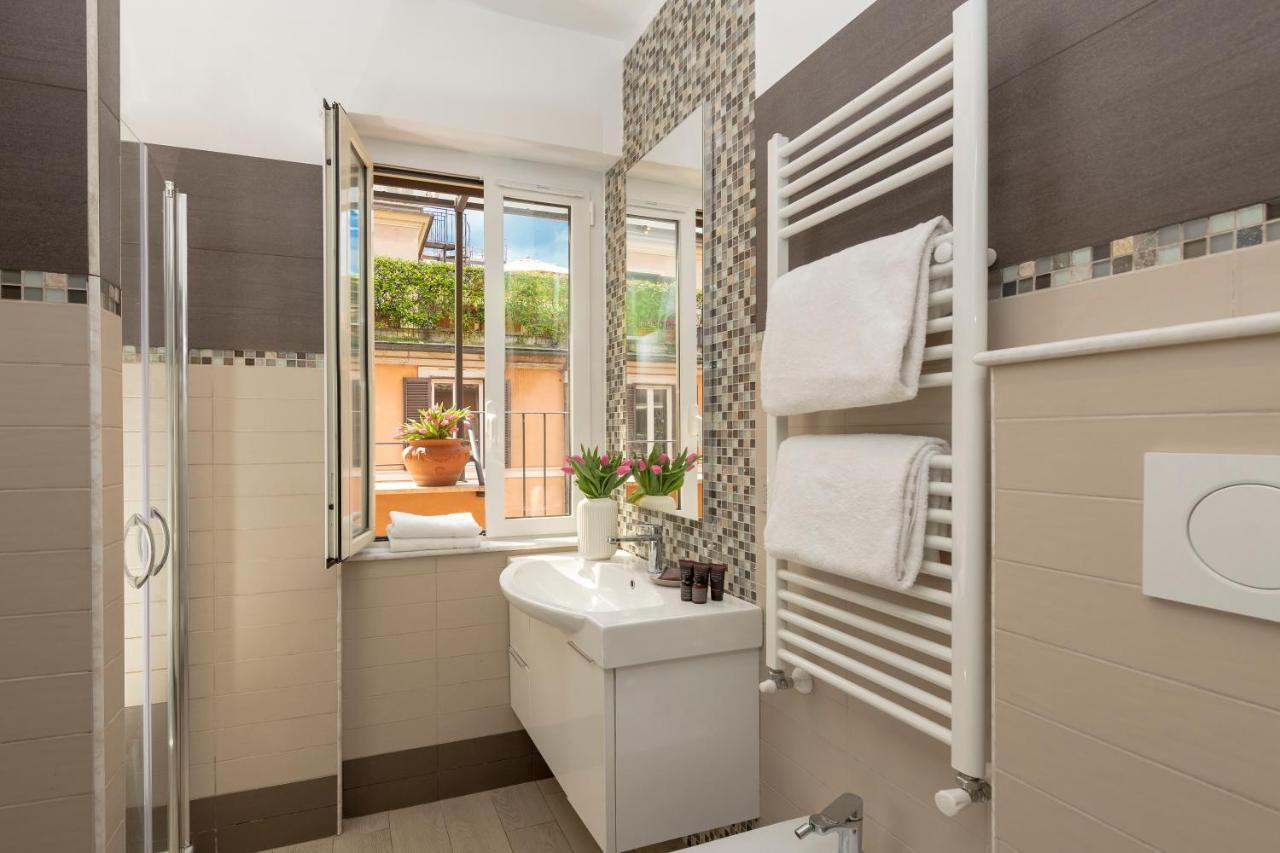 Lovely Spanish Steps With Balcony *
