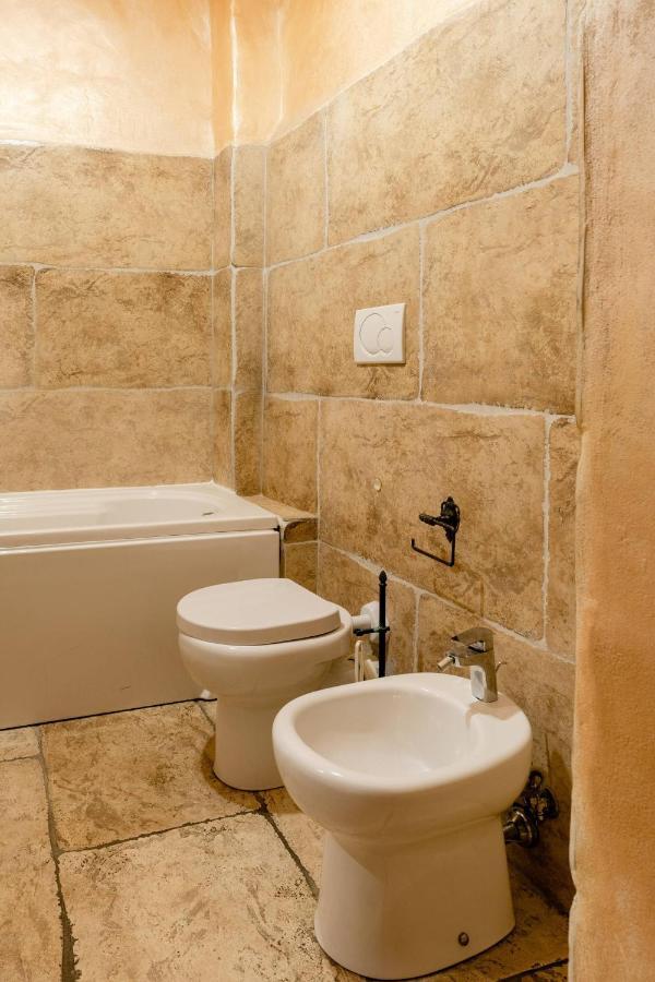 Appartement Right In The Ancient Historical Center Two Bedrooms Two Bath, Up To 6 Pax