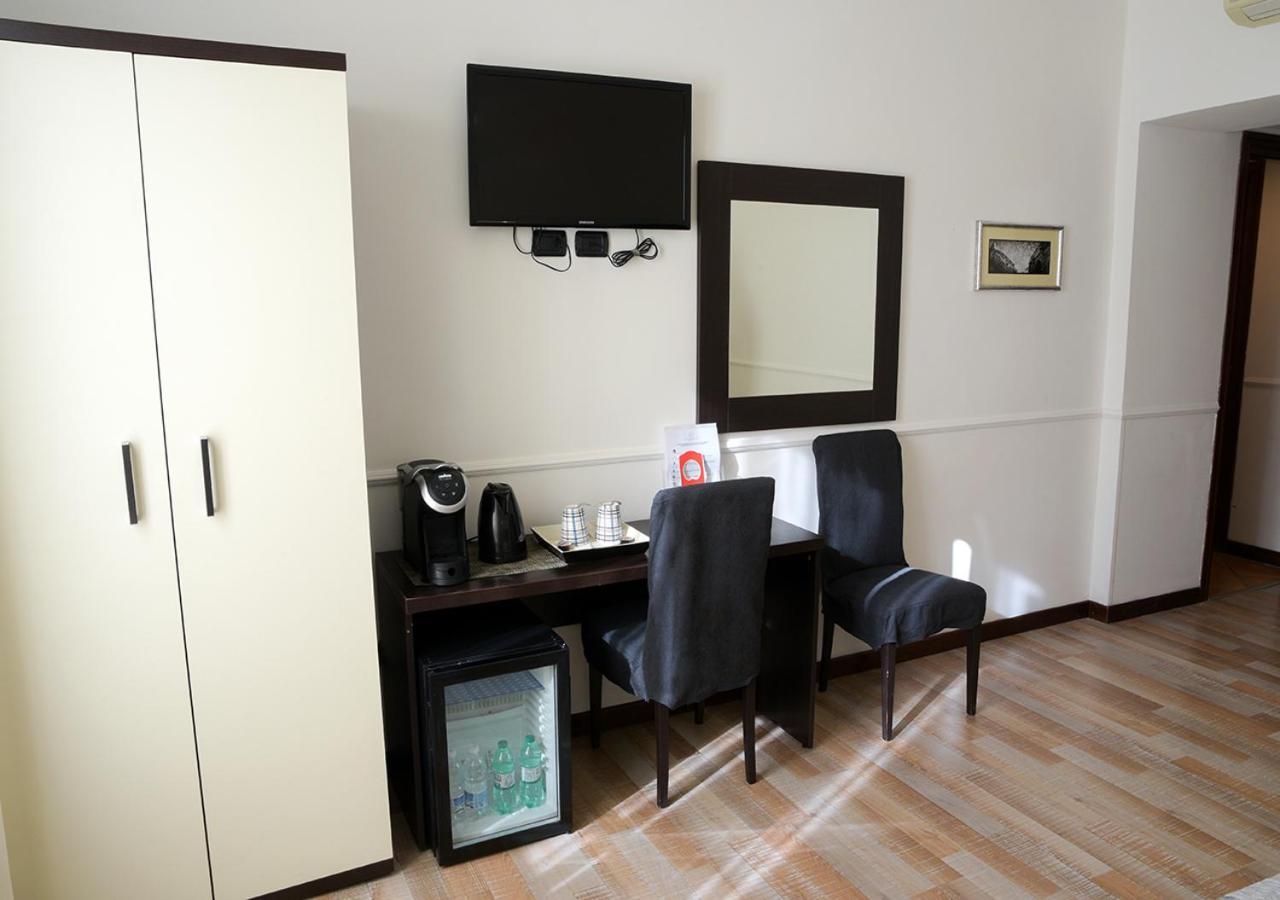 Couette-café Gh Colosseum 2*