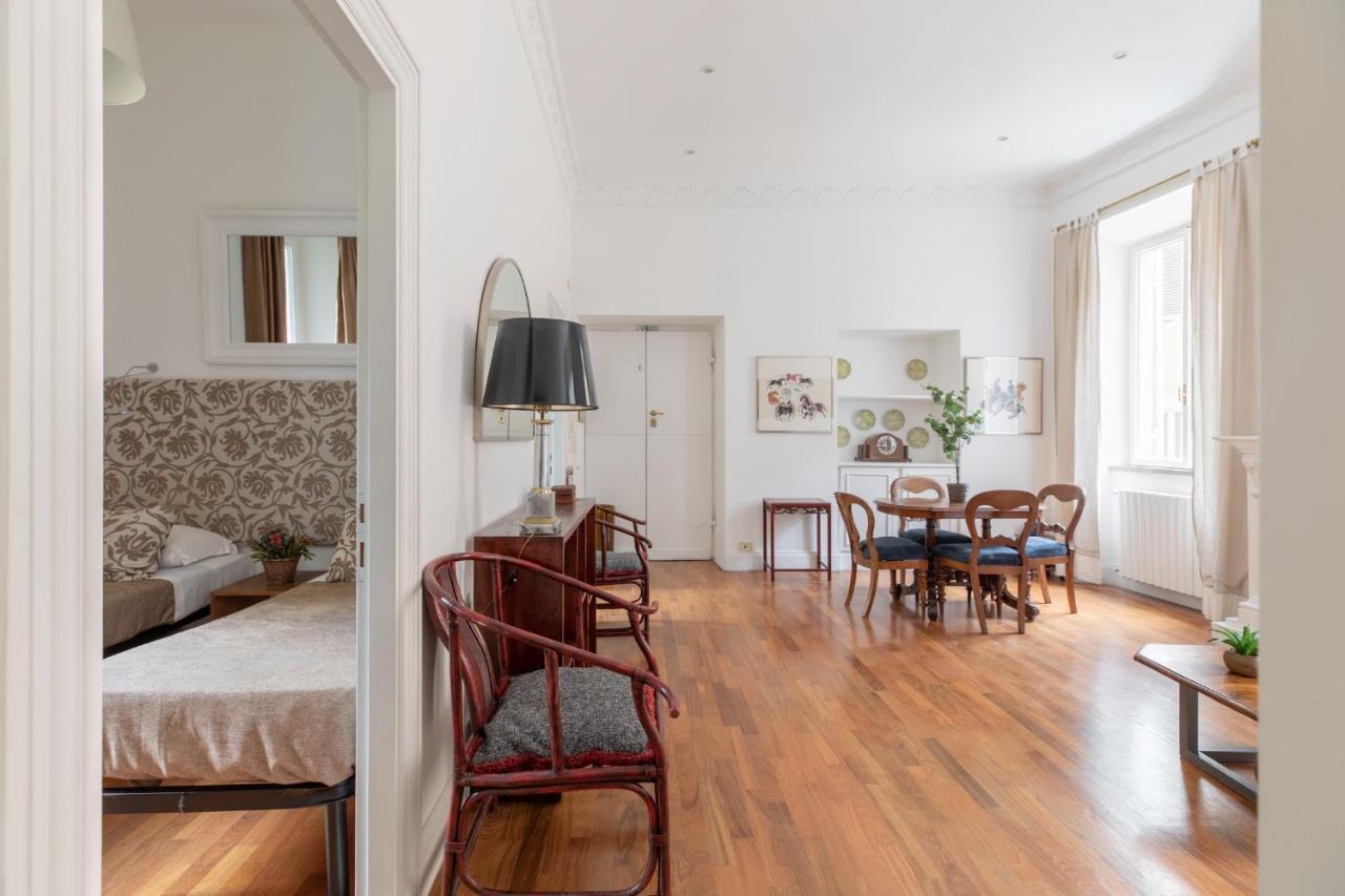 Iflat Elegant In 18th Century Palace Rome
