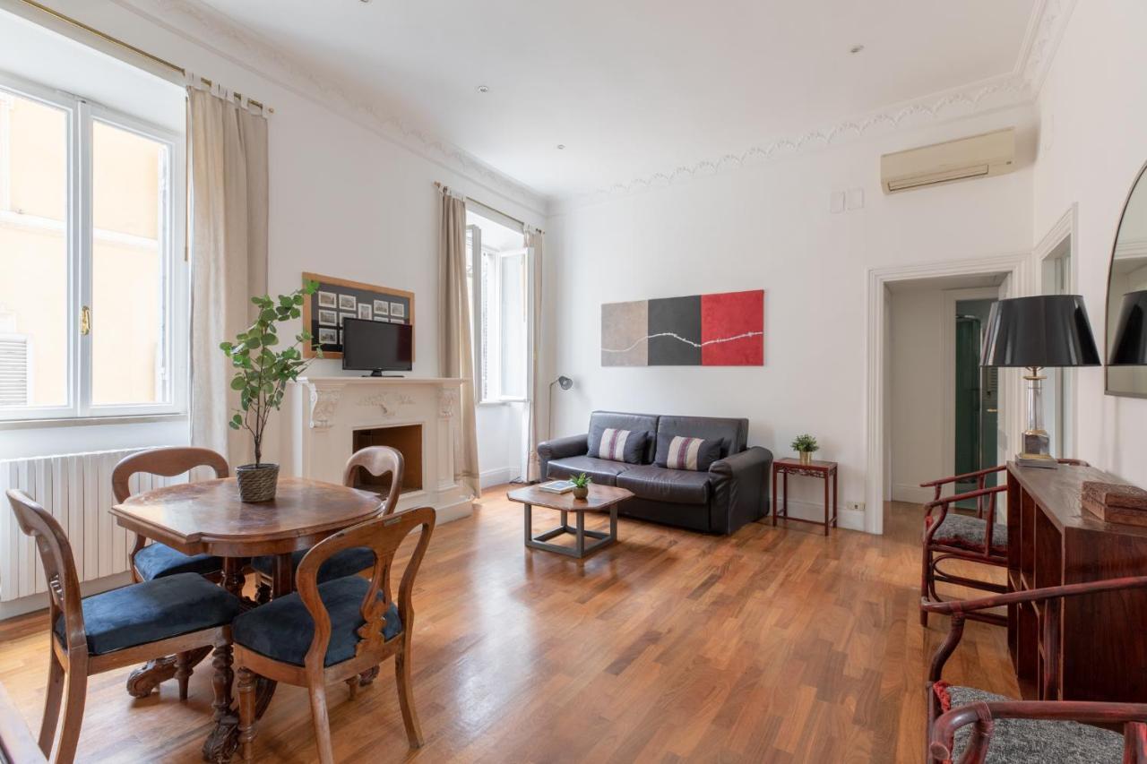 Iflat Elegant In 18th Century Palace Rome
