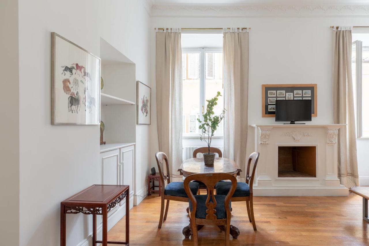 Iflat Elegant In 18th Century Palace Apartment