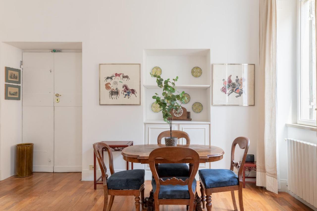 Iflat Elegant In 18th Century Palace Rome