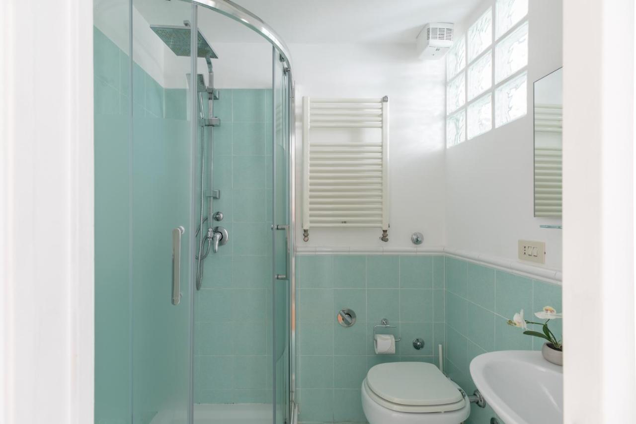 Iflat Elegant In 18th Century Palace Rome