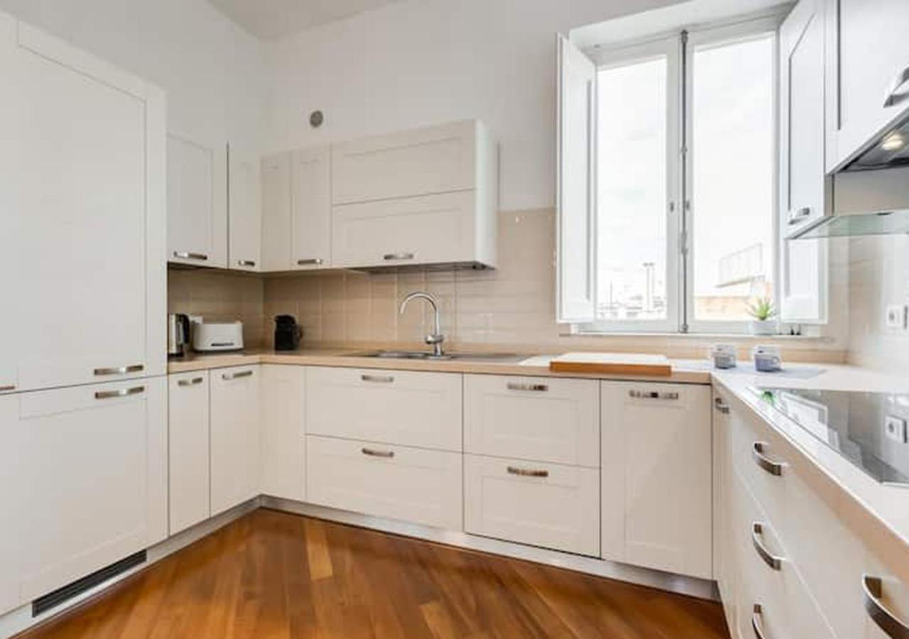 Vakantiehuis Modern, Stylish Flat Near Piazza Della Repubblica *