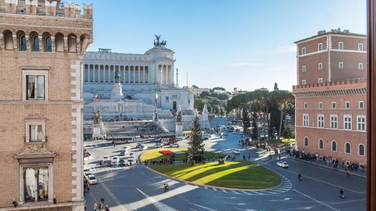 Piazza Venezia White Apartment