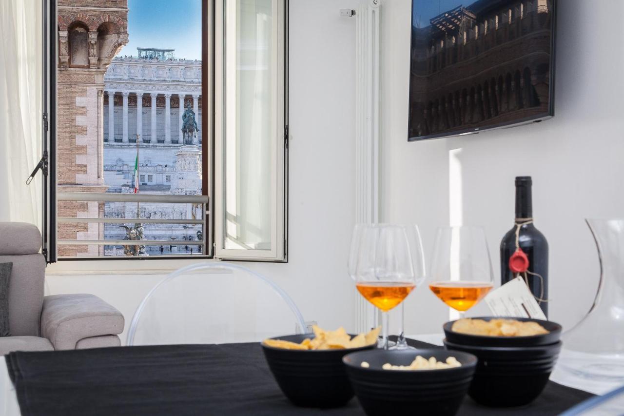 Piazza Venezia White Apartment Rome