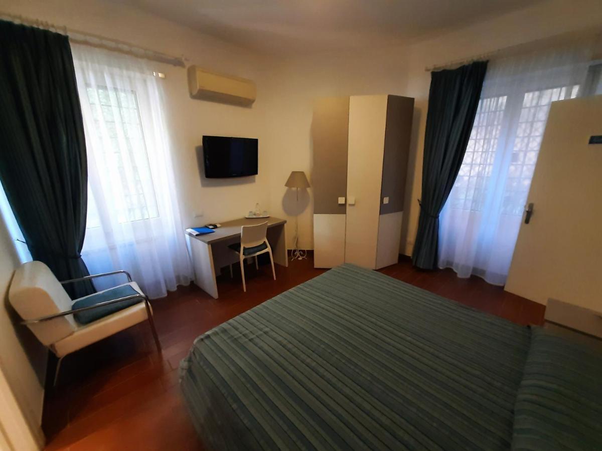 Bed & Breakfast Five Rome