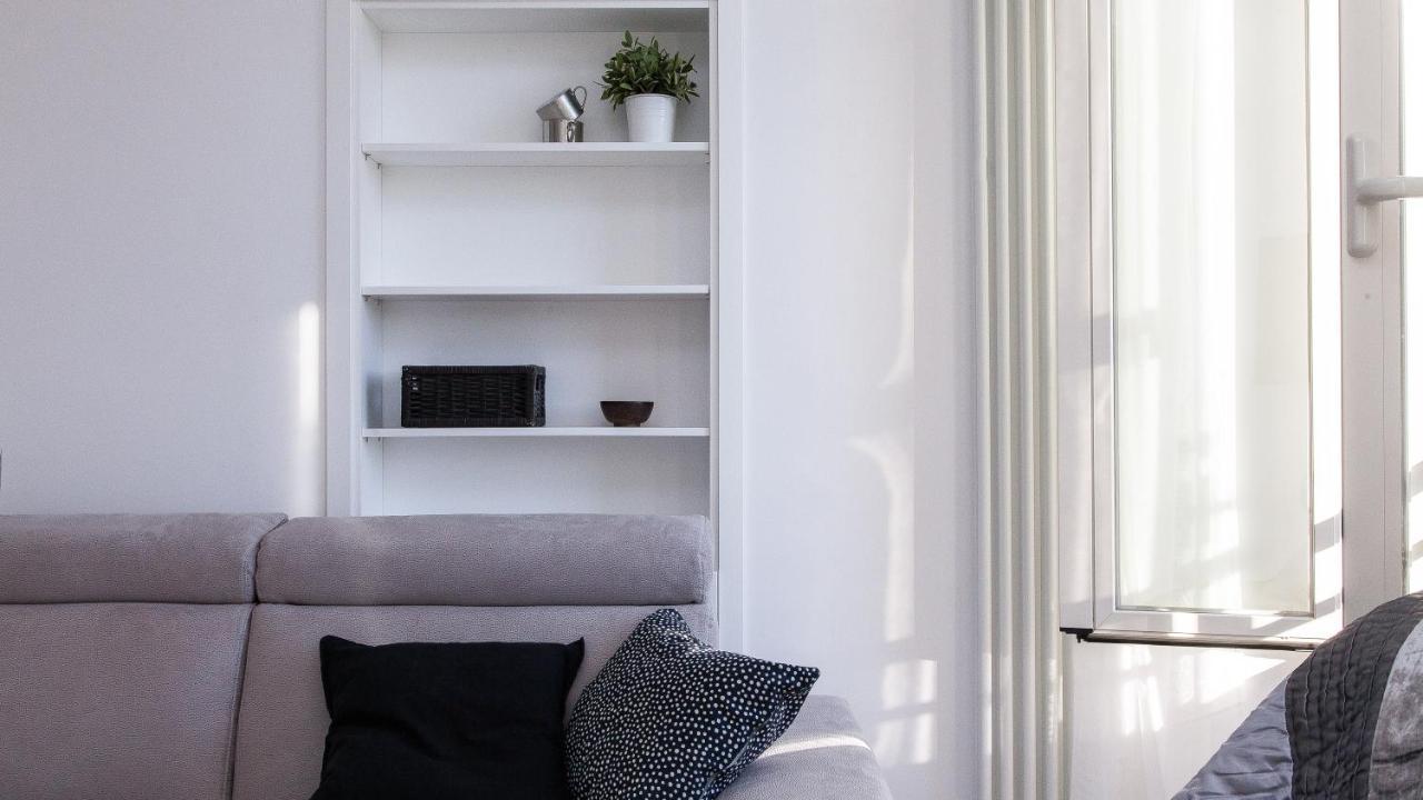 Apartment Piazza Venezia White