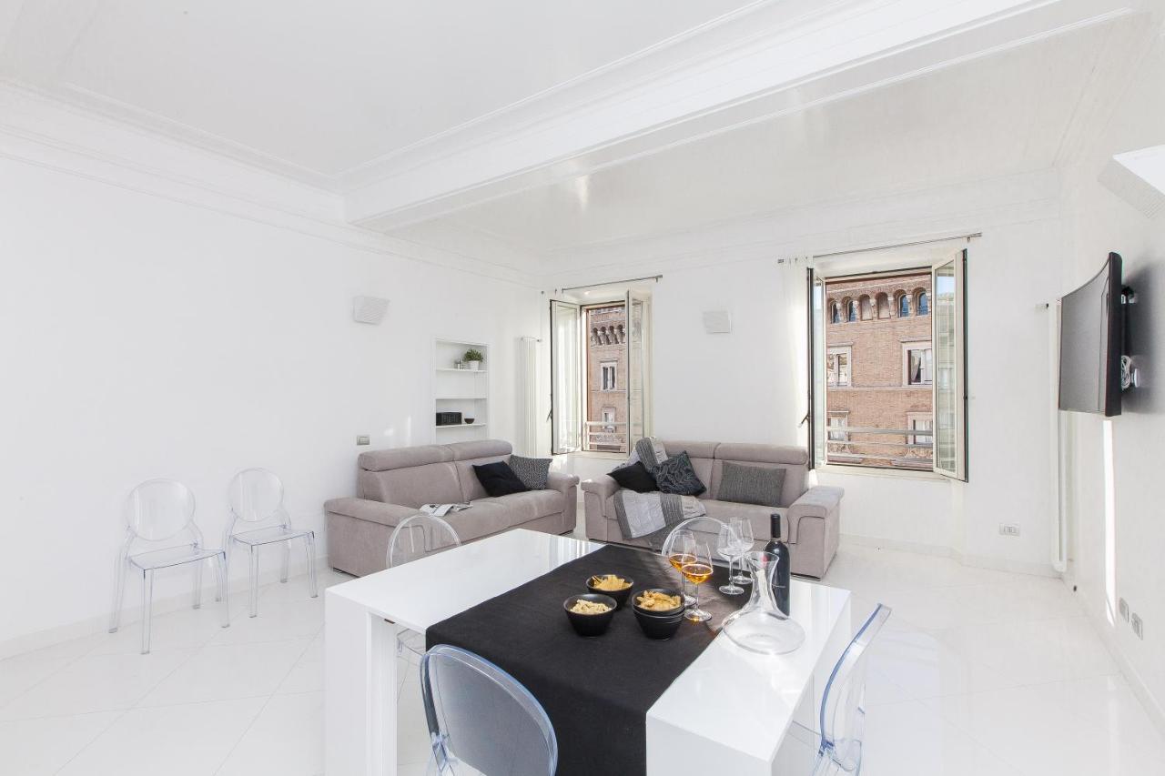 Apartment Piazza Venezia White Rome