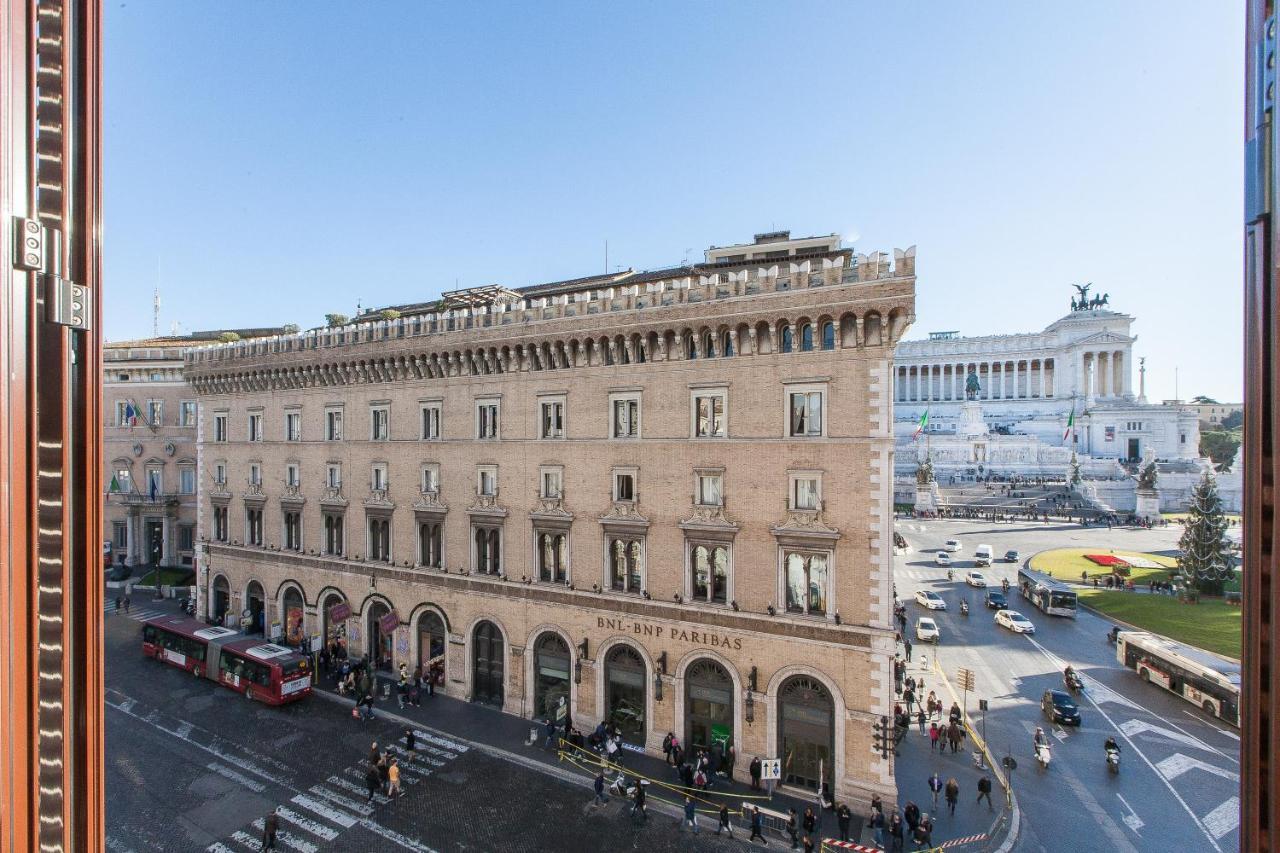 Piazza Venezia White