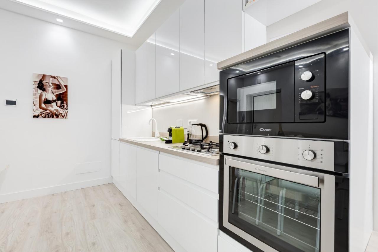 Bmga L The White Crown In Testaccio Apartment