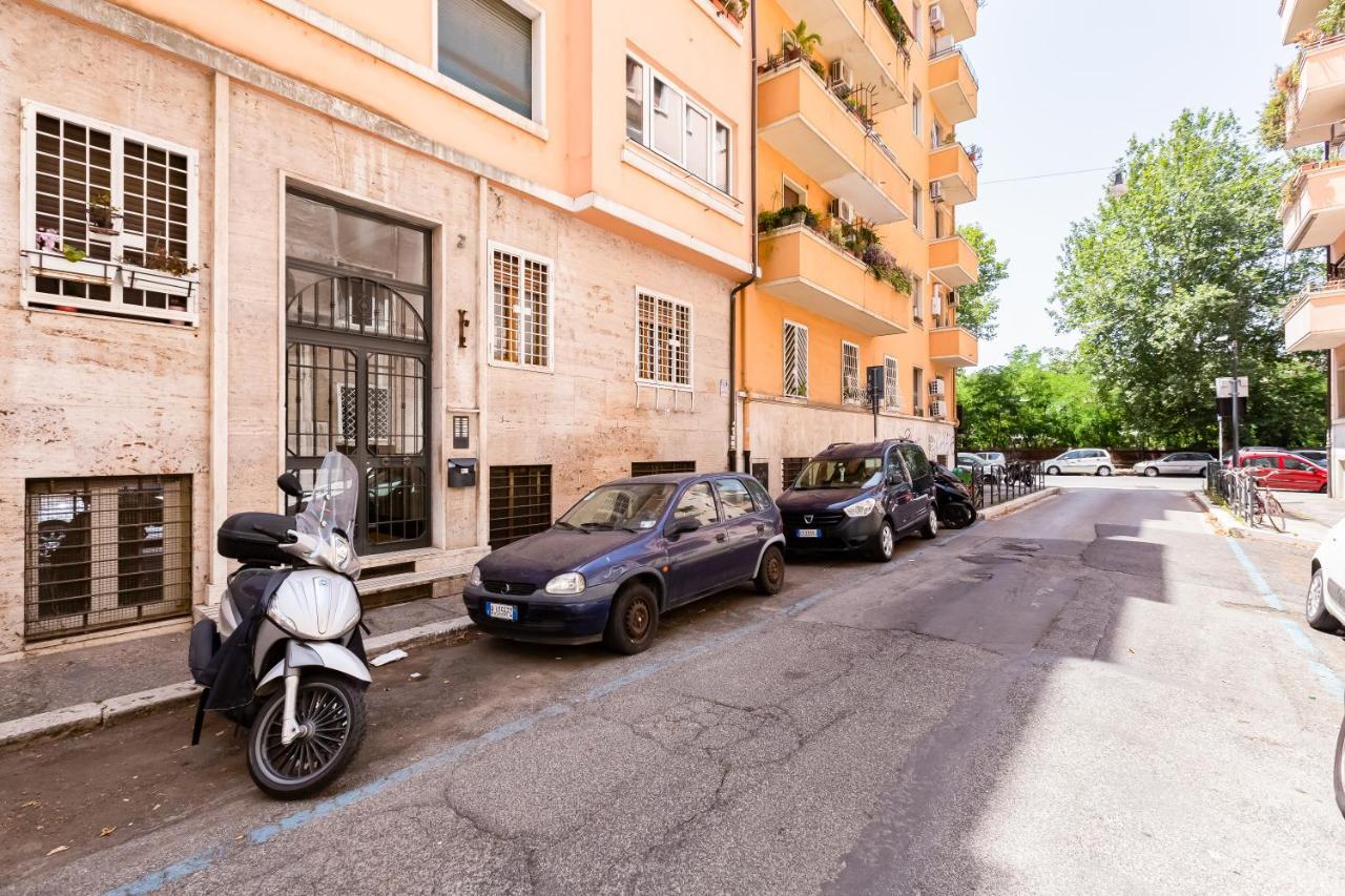 Bmga L The White Crown In Testaccio