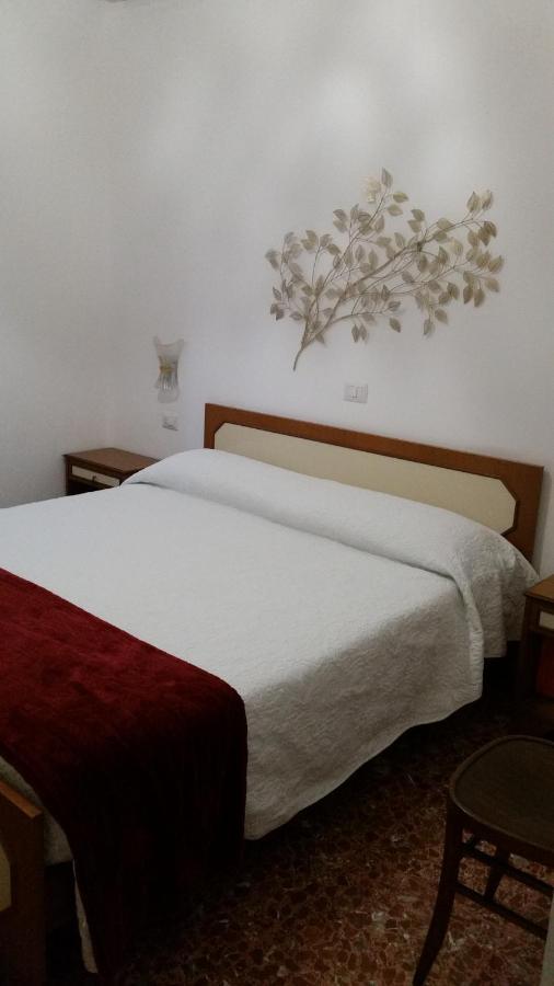 Appartement Termini Station Ai Due Cortili Presso Le Mura Aureliane *