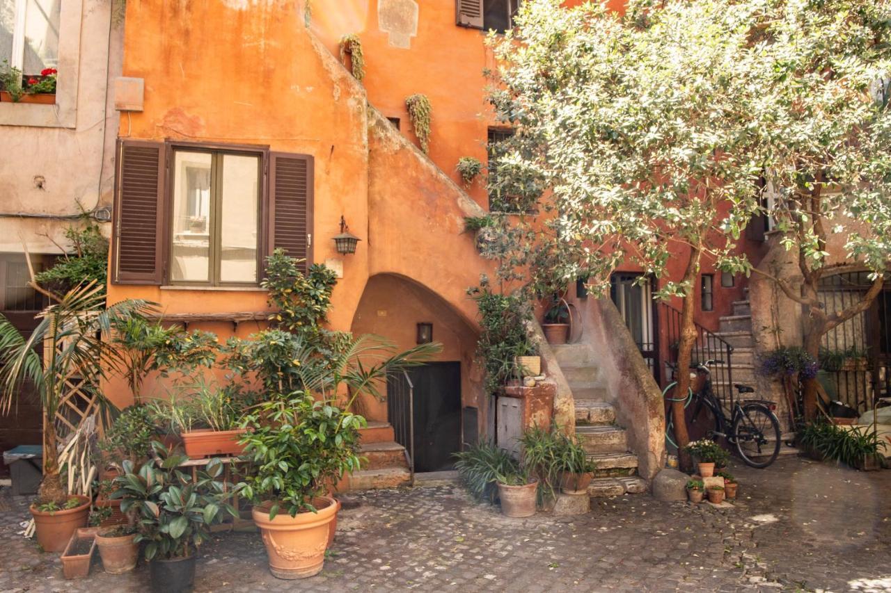 Holiday home The Red House At Arco Degli Acetari Rome