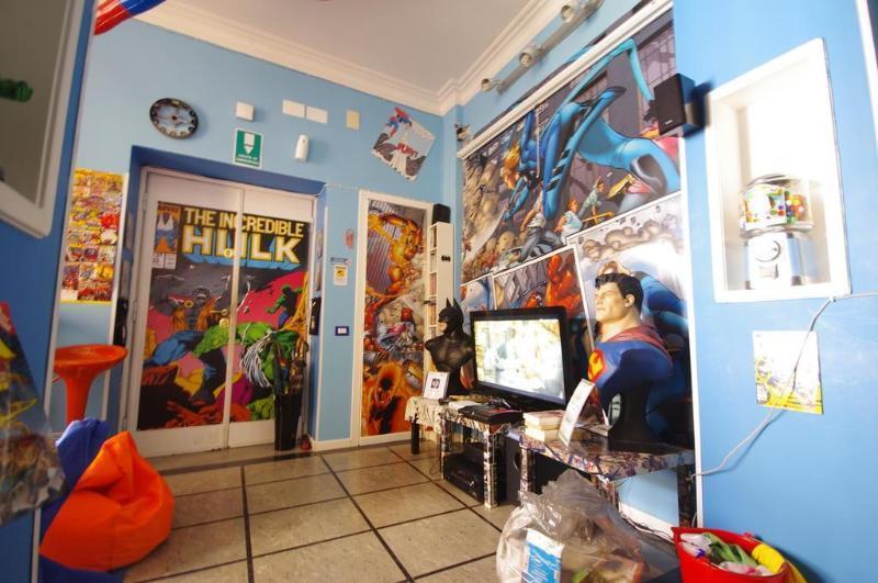Casa de hóspedes Comics 2*
