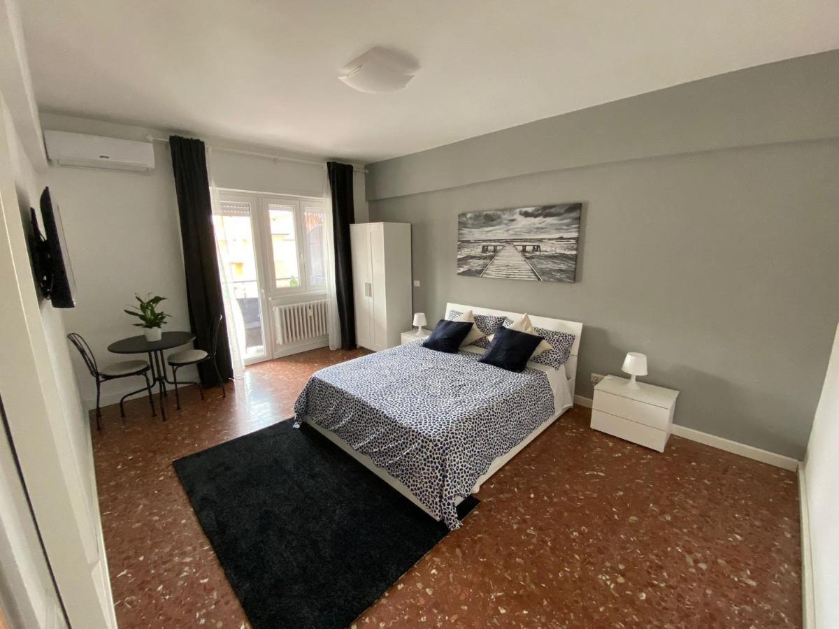 Ytha Housse Centro Rome