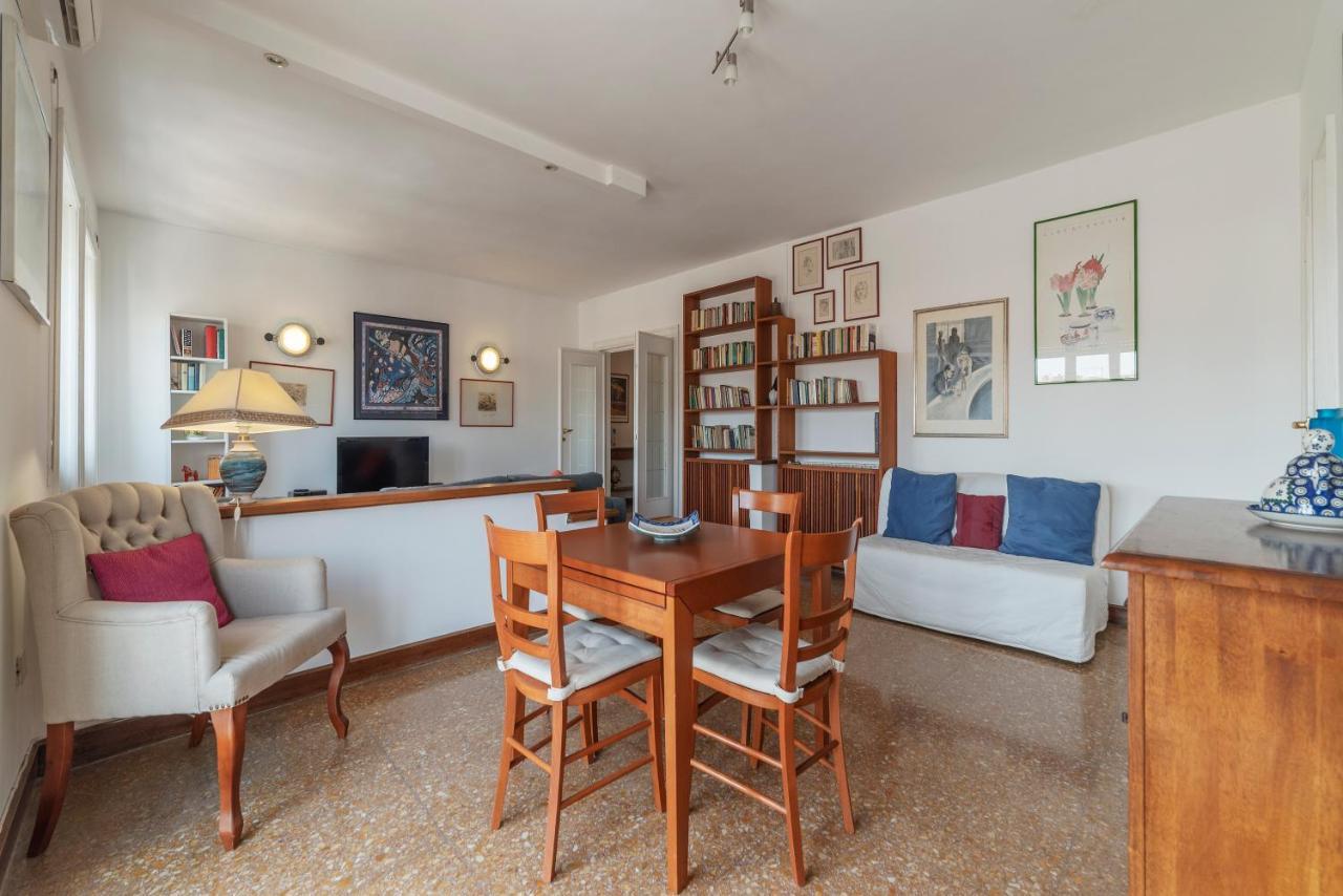Apartamento Roomy And Bright With Terrace *