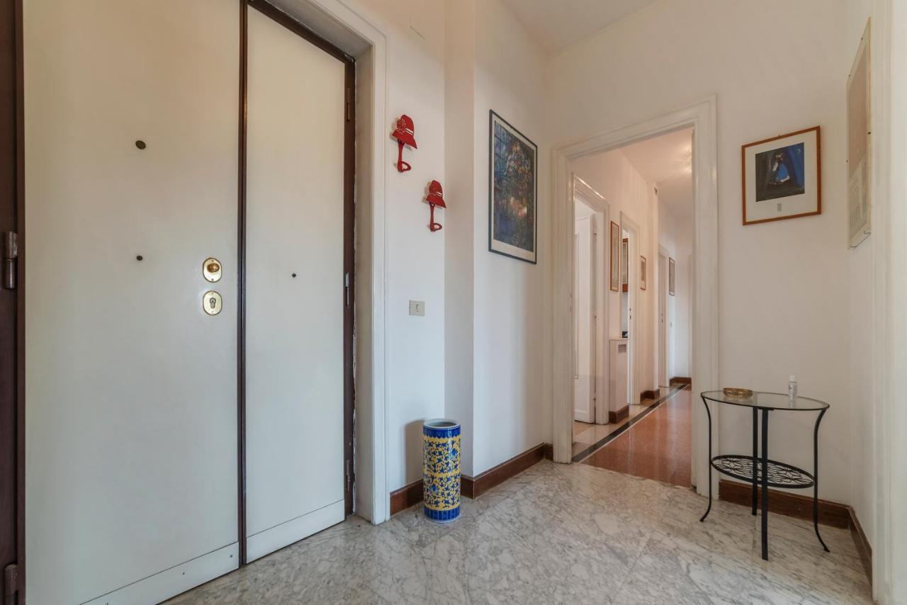 Roomy And Bright With Terrace Apartment Rome