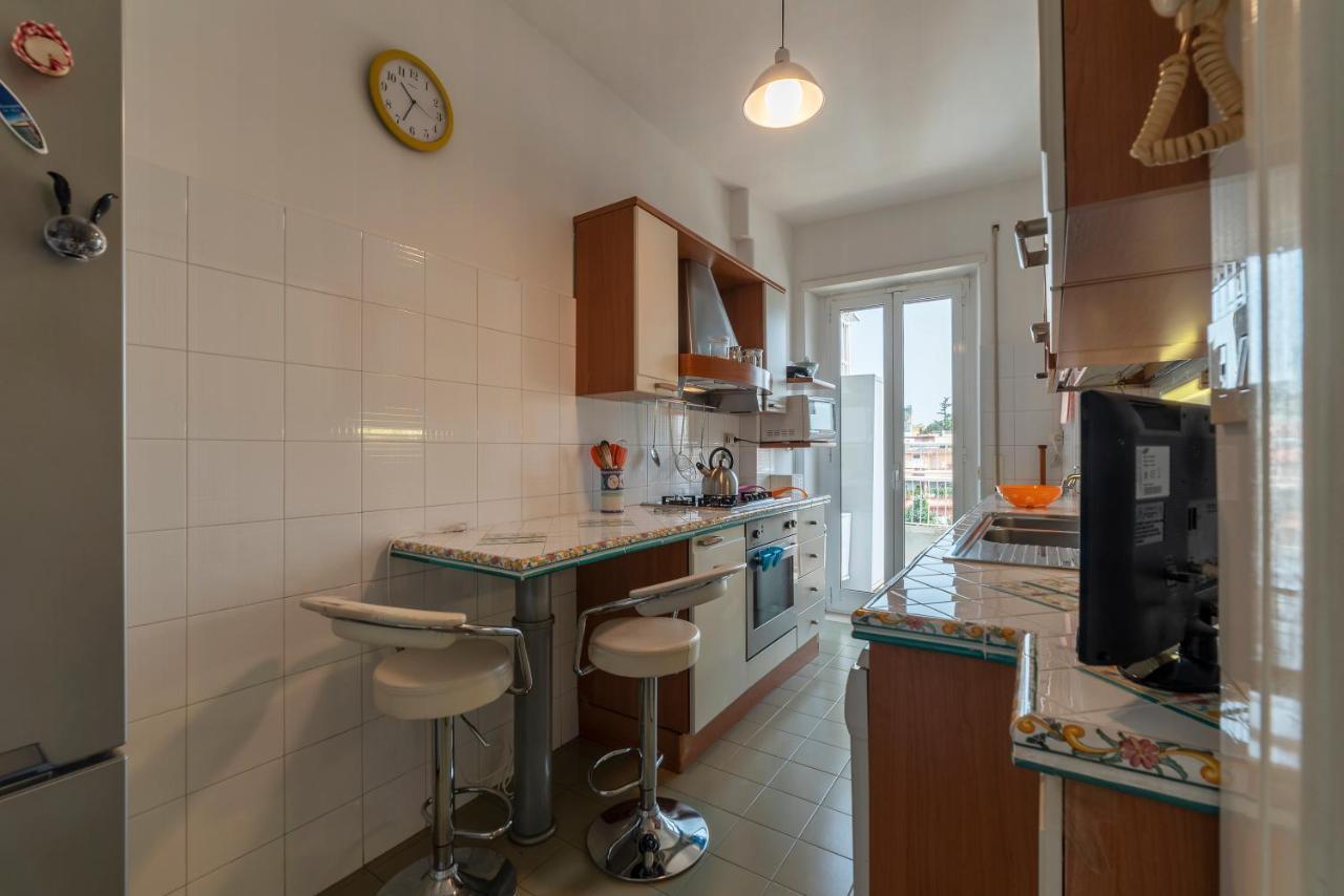 Apartamento Roomy And Bright With Terrace