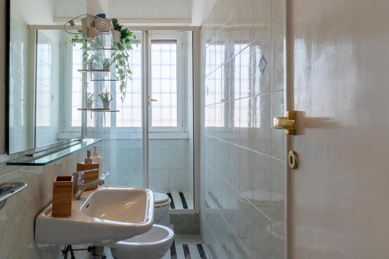 Roomy And Bright With Terrace Apartamento