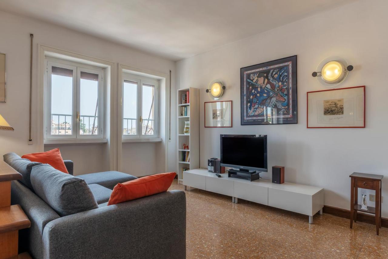 Apartamento Roomy And Bright With Terrace *