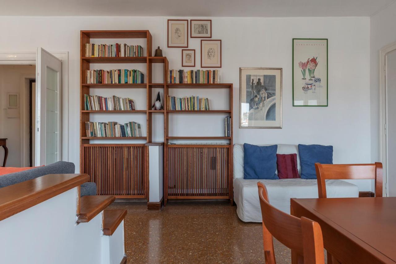 Roomy And Bright With Terrace Apartamento