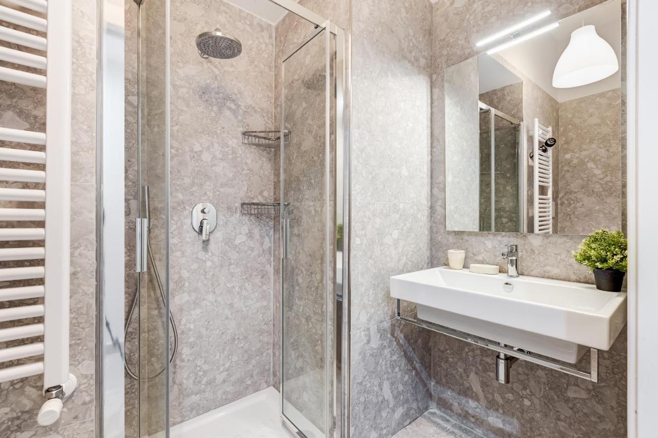 Crystal Trevi Fountain - Romedreamhome
