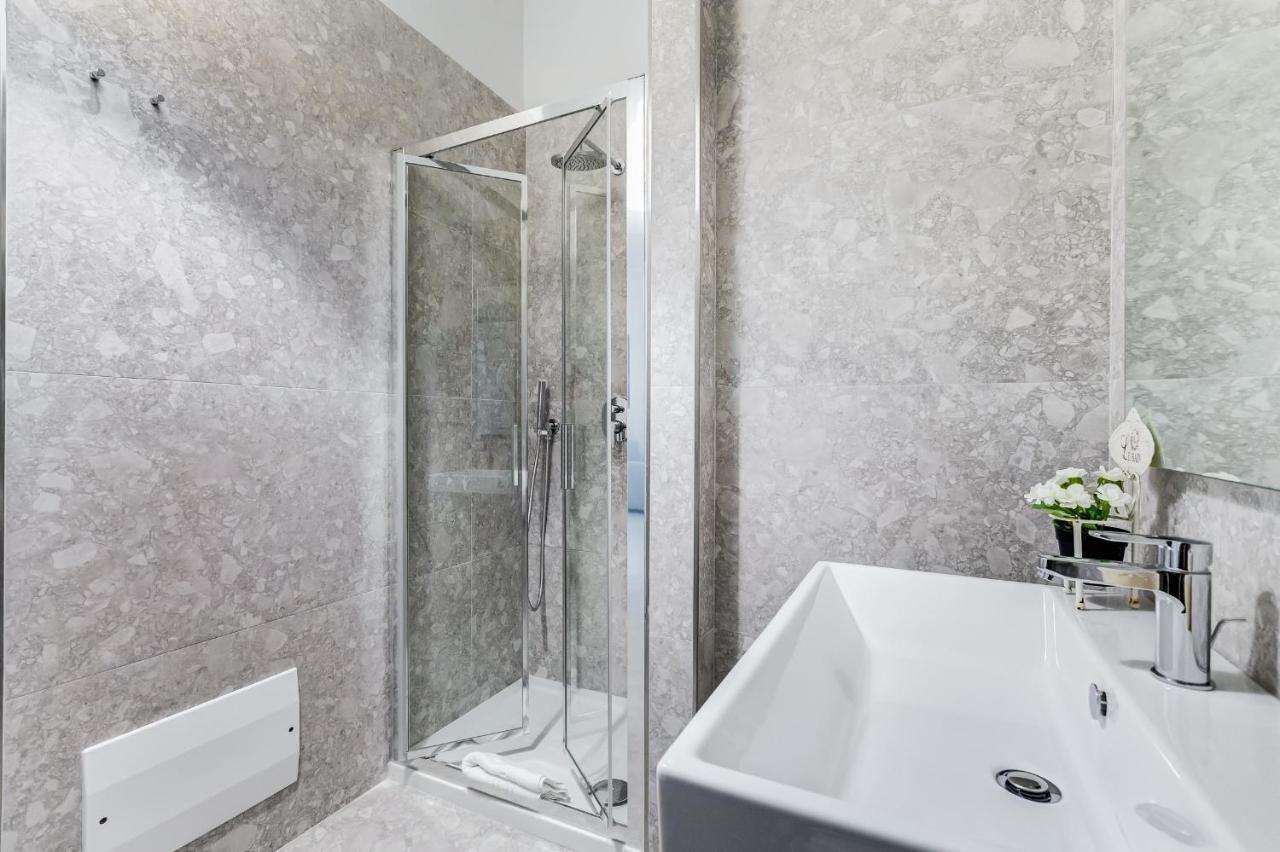 Crystal Trevi Fountain - Romedreamhome Apartment