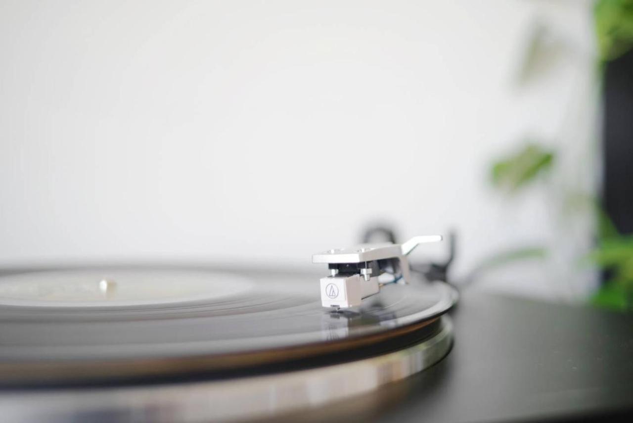 Eufonia Vinyl Friendly Apartment
