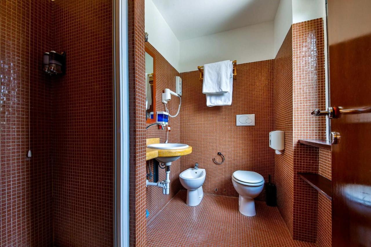 E-room 42 *