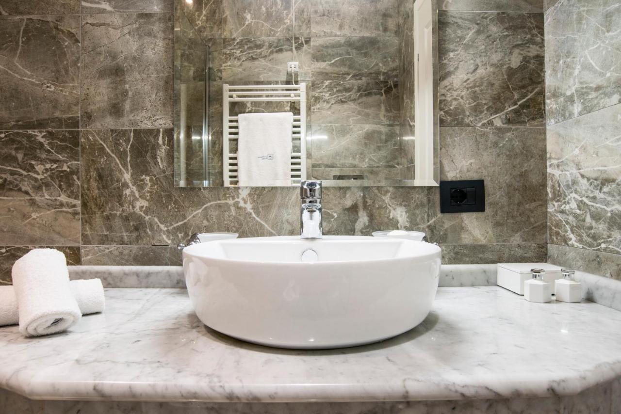 Via Veneto 3* Rome