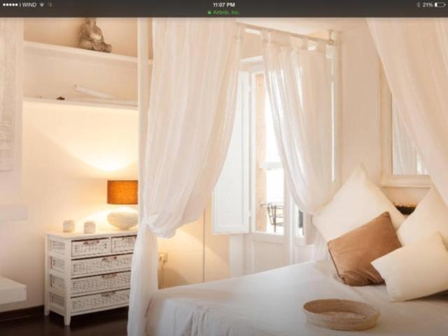 Piazza Navona White Apartment