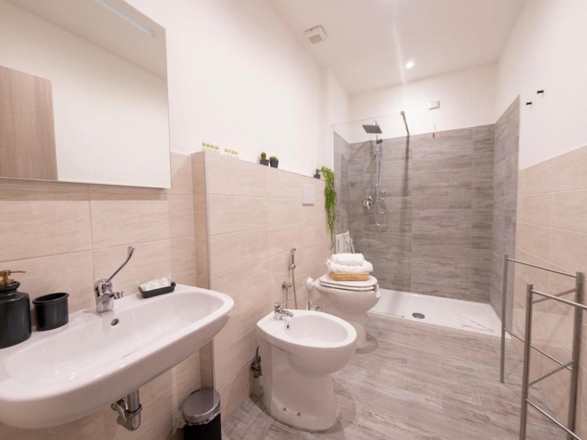 The Rent - Close To Termini Station Rome