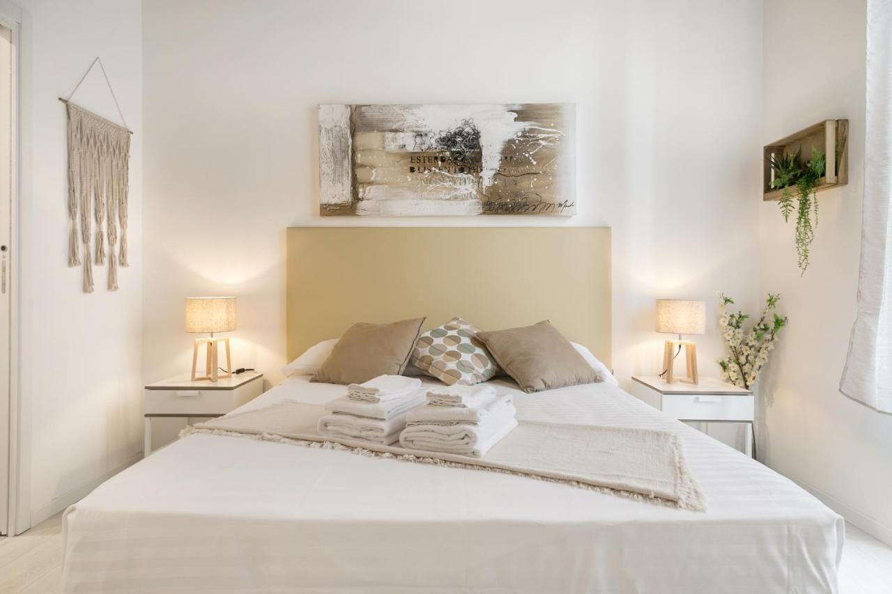 White Ostilia Apartment