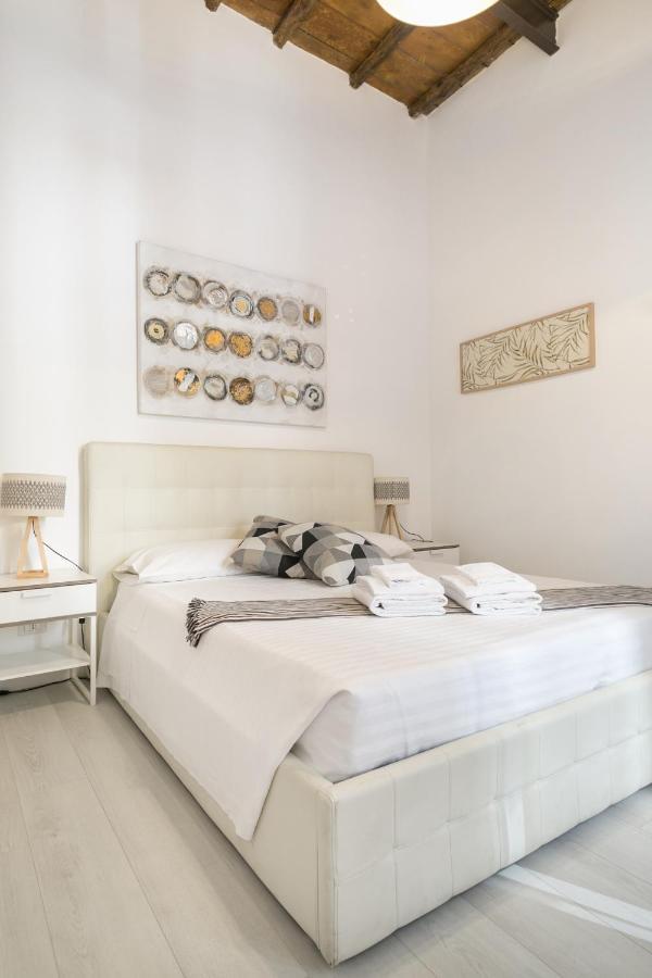 White Ostilia Apartment *