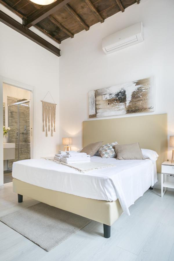 White Ostilia Apartment Rome