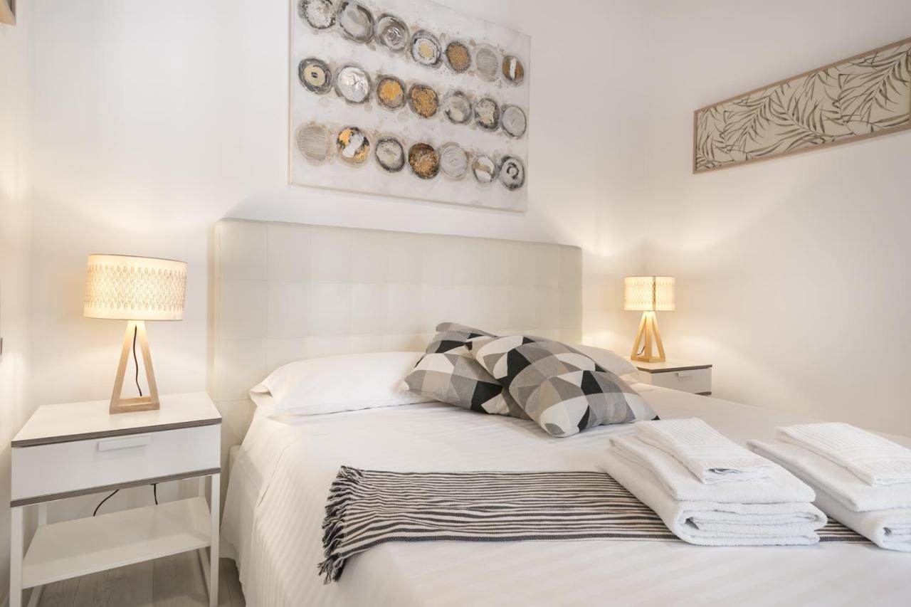 White Ostilia Apartment Rome
