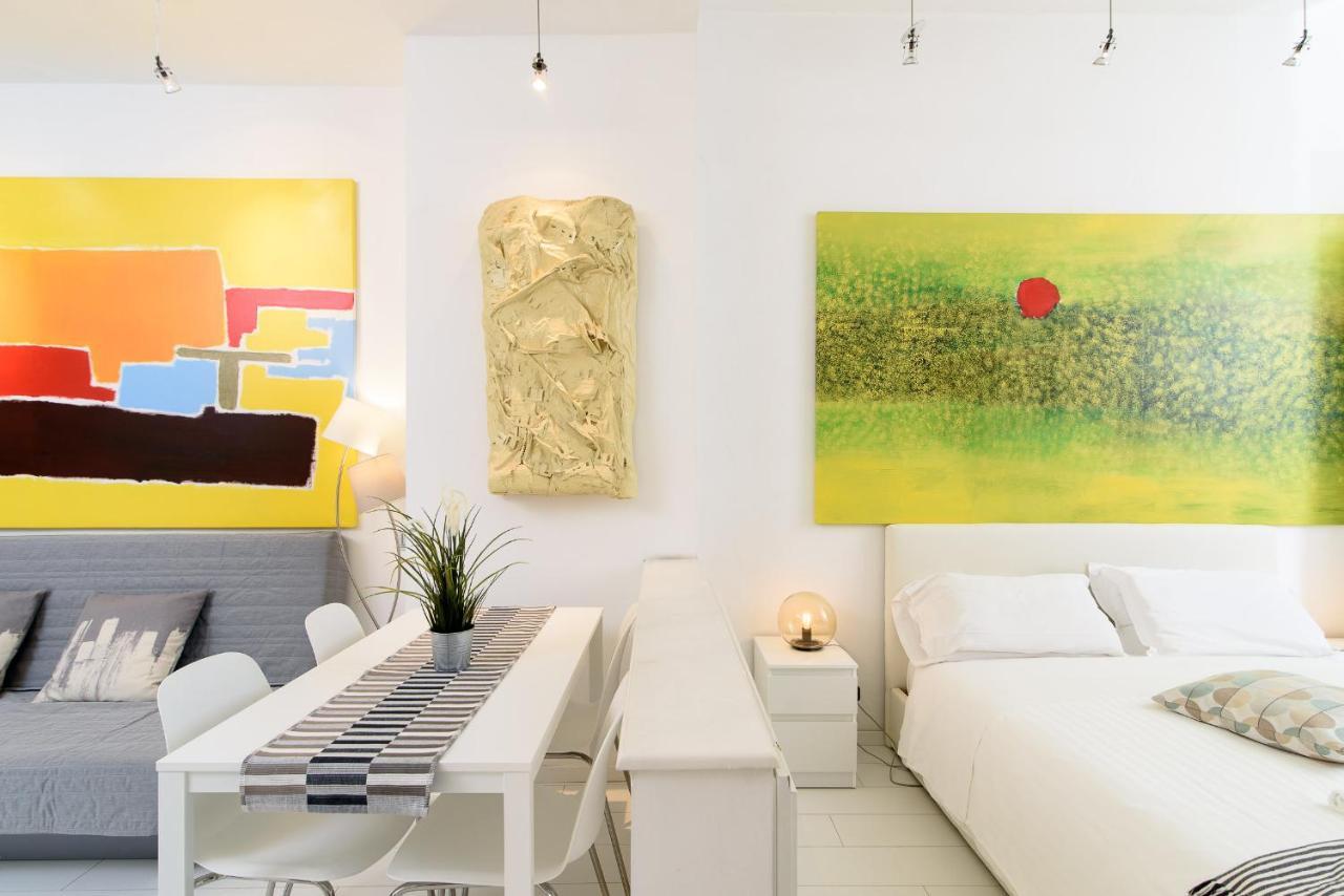 White Ostilia Apartment
