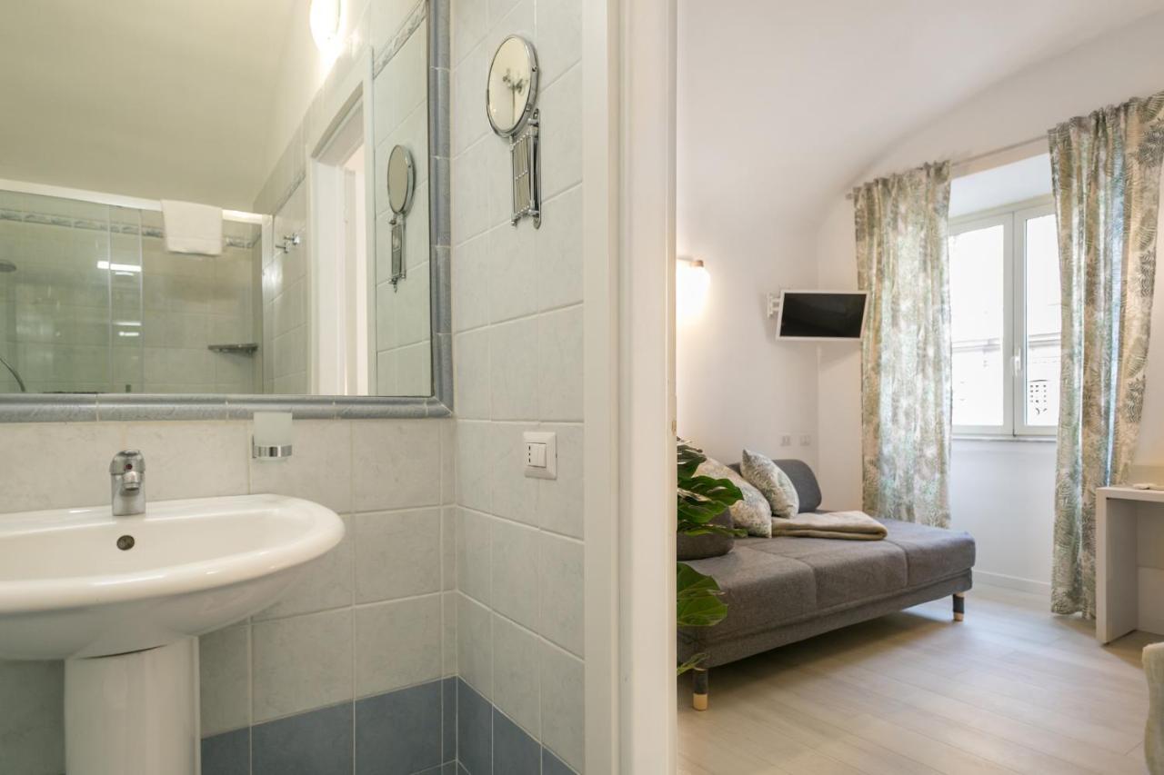White Candia Bed & Breakfast Rome